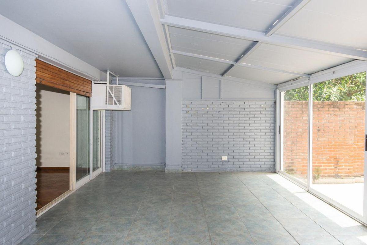 Foto de DIVINO DEPARTAMENTO CON PATIO TERRAZA PROPIA Y COCHERA. 320 M . U$S, imagen 4