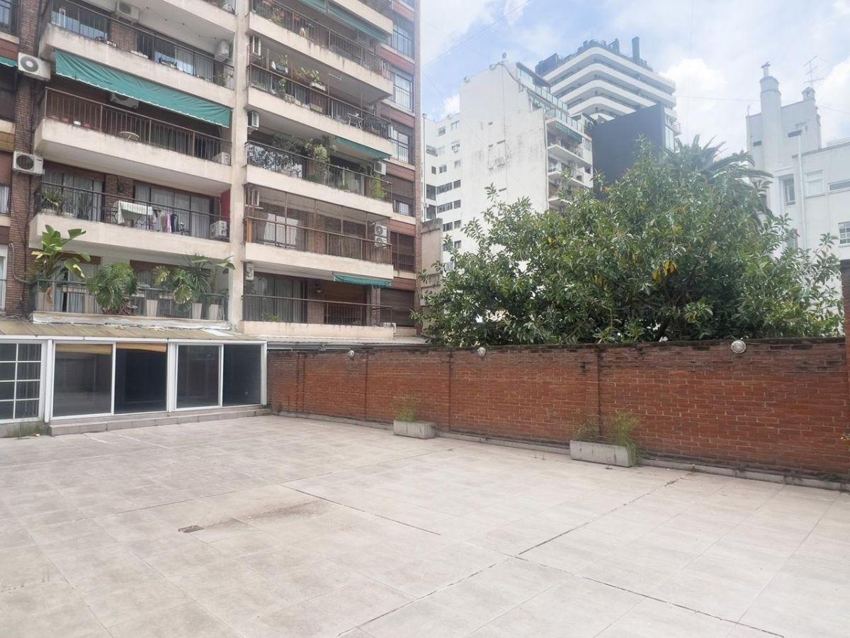 DIVINO DEPARTAMENTO CON PATIO TERRAZA PROPIA Y COCHERA. 320 M . U$S 295.000