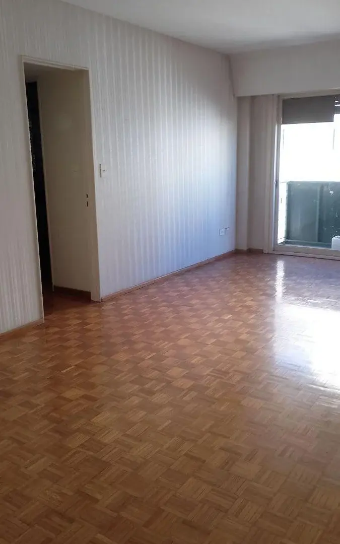 OPORTUNIDAD!!! 3 AMB CONTRAFRENTE BALCON. MUY LUMINOSO. 62 METROS APTO PROF.SEG 24 HS. U$S 89.000 1