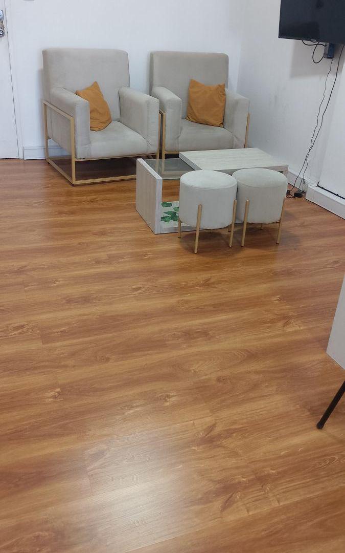 Foto de SE VENDE HERMOSA OFICINA AL FRENTE. RECICLADA MUY LUMINOSA CON RENTA, imagen 3