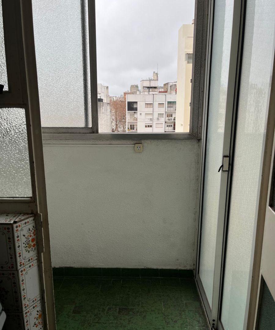 Foto de ALQUILER 3 AMBIENTES AL FRENTE CON BALCON EXCELENTE UBICACIÓN!!!, imagen 3