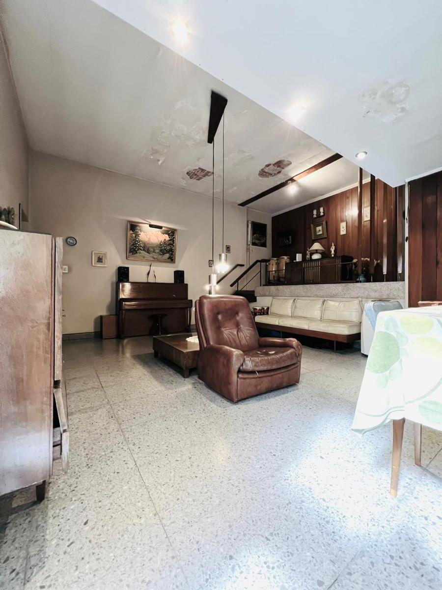 Venta PH a Reciclar de 5 Ambientes con Terraza, Patio y Cochera 4