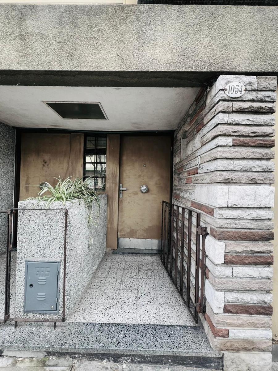 Venta PH a Reciclar de 5 Ambientes con Terraza, Patio y Cochera 1