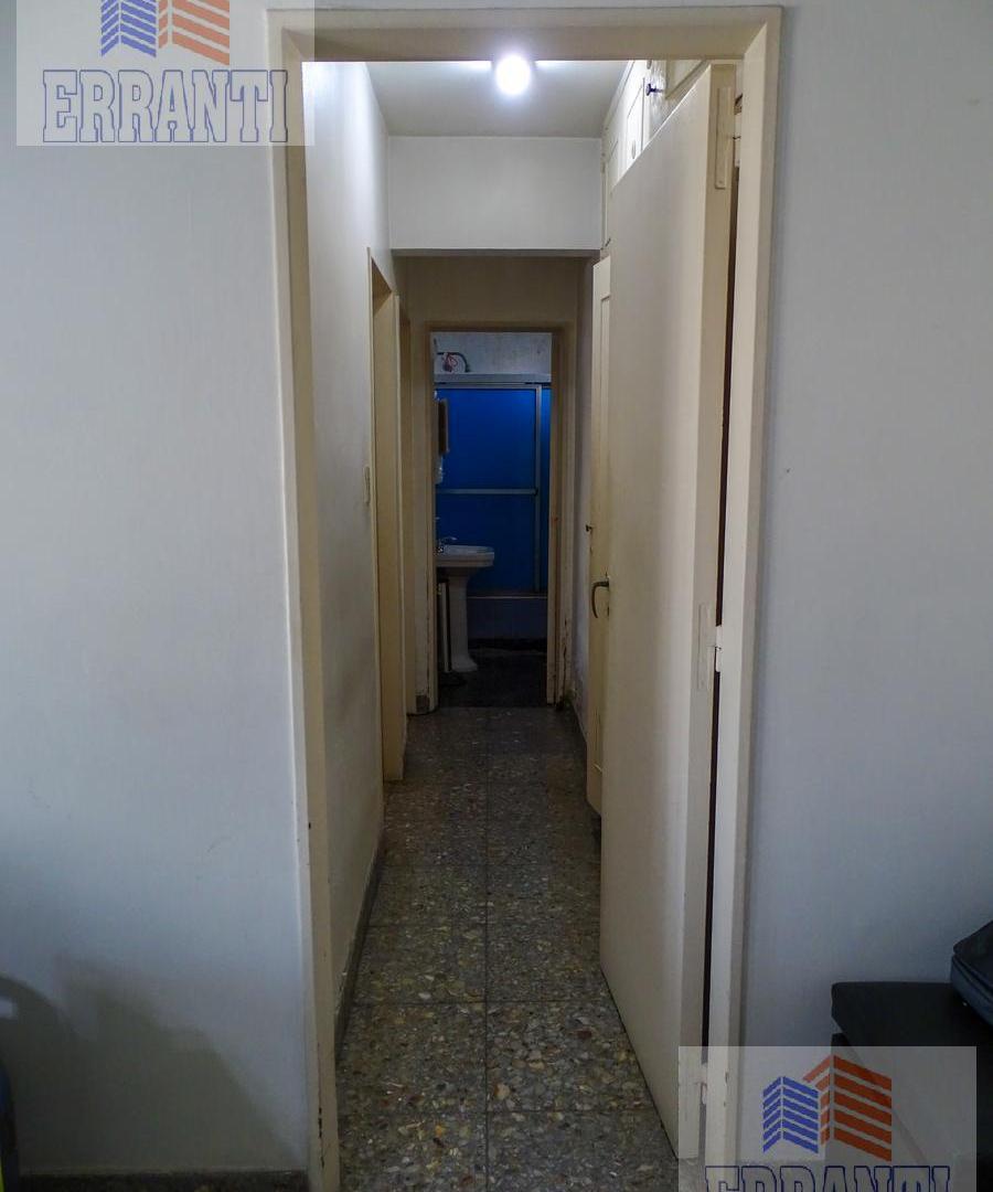 Departamento en venta oportunidad, zona Flores