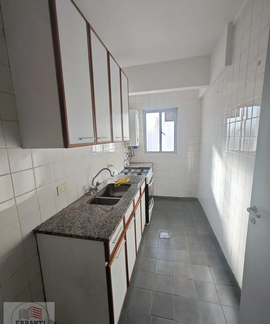 Venta 2 ambientes con cochera en Flores 1
