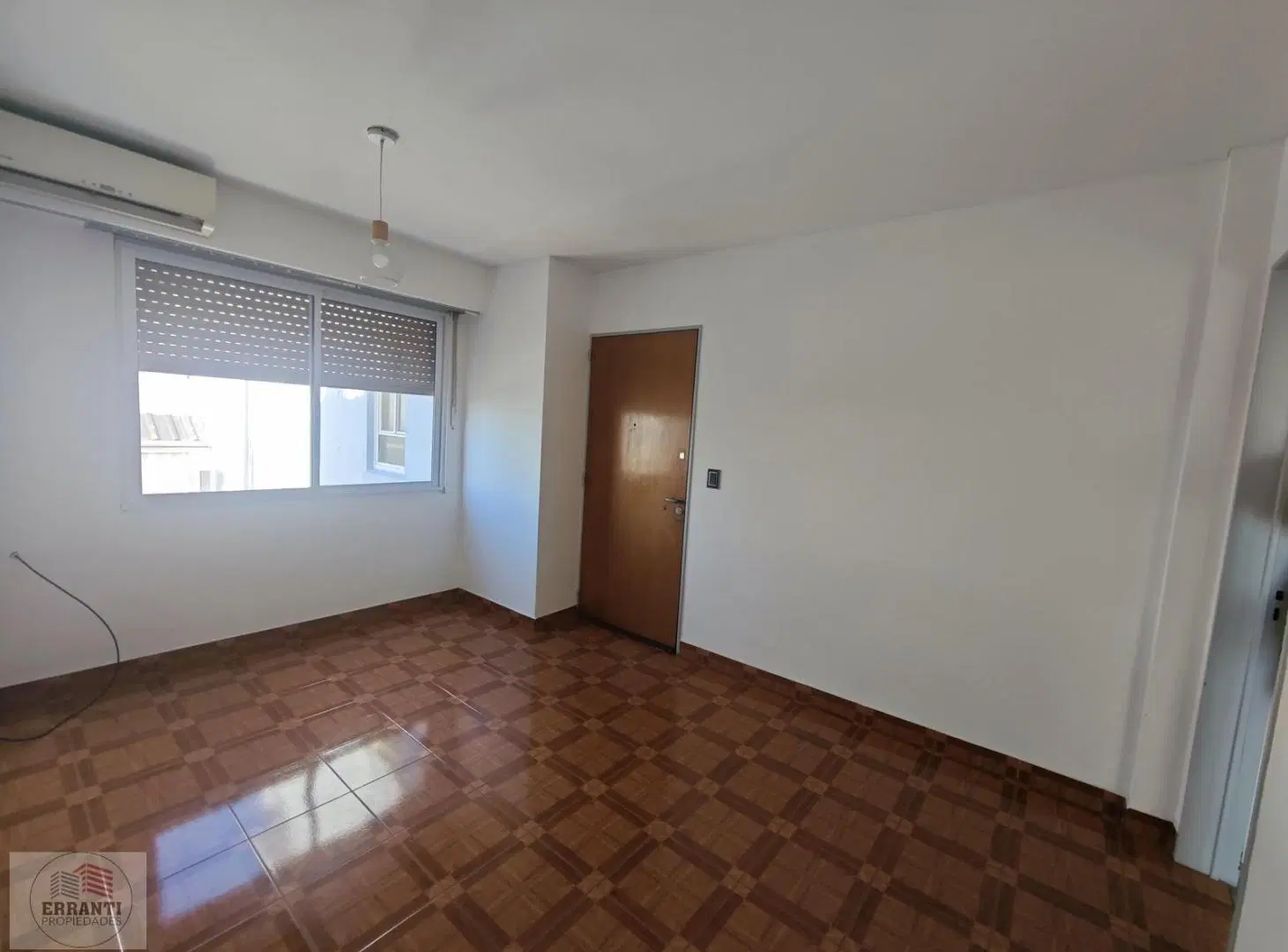 Venta 2 ambientes con cochera en Flores 4