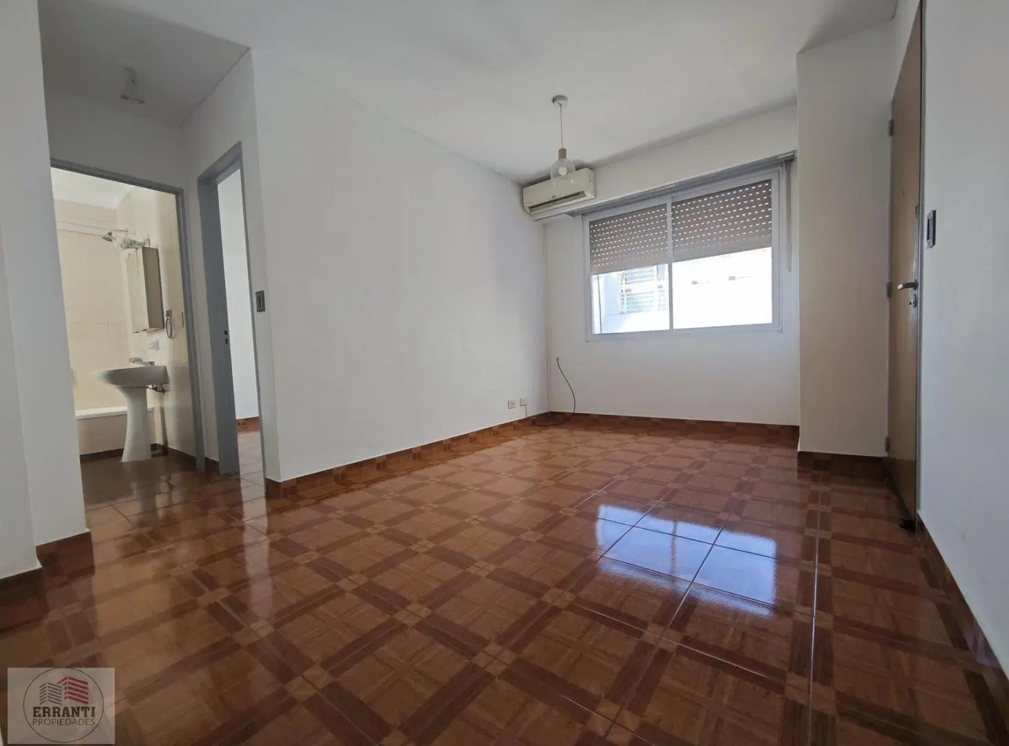 Venta 2 ambientes con cochera en Flores 8