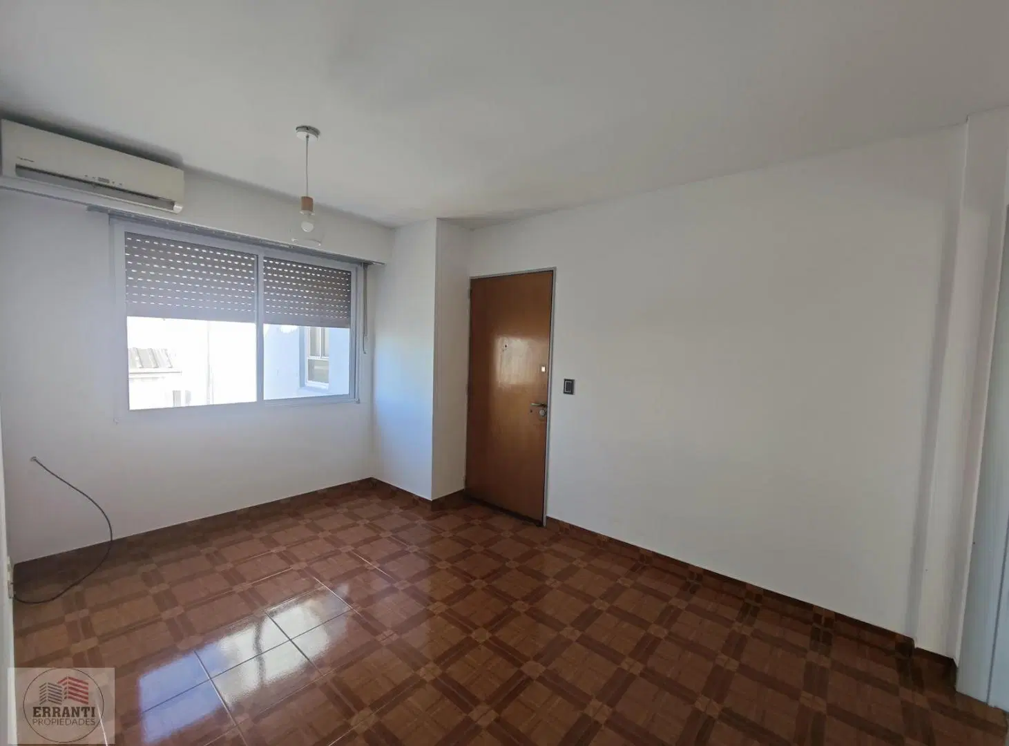 Venta 2 ambientes con cochera en Flores 2