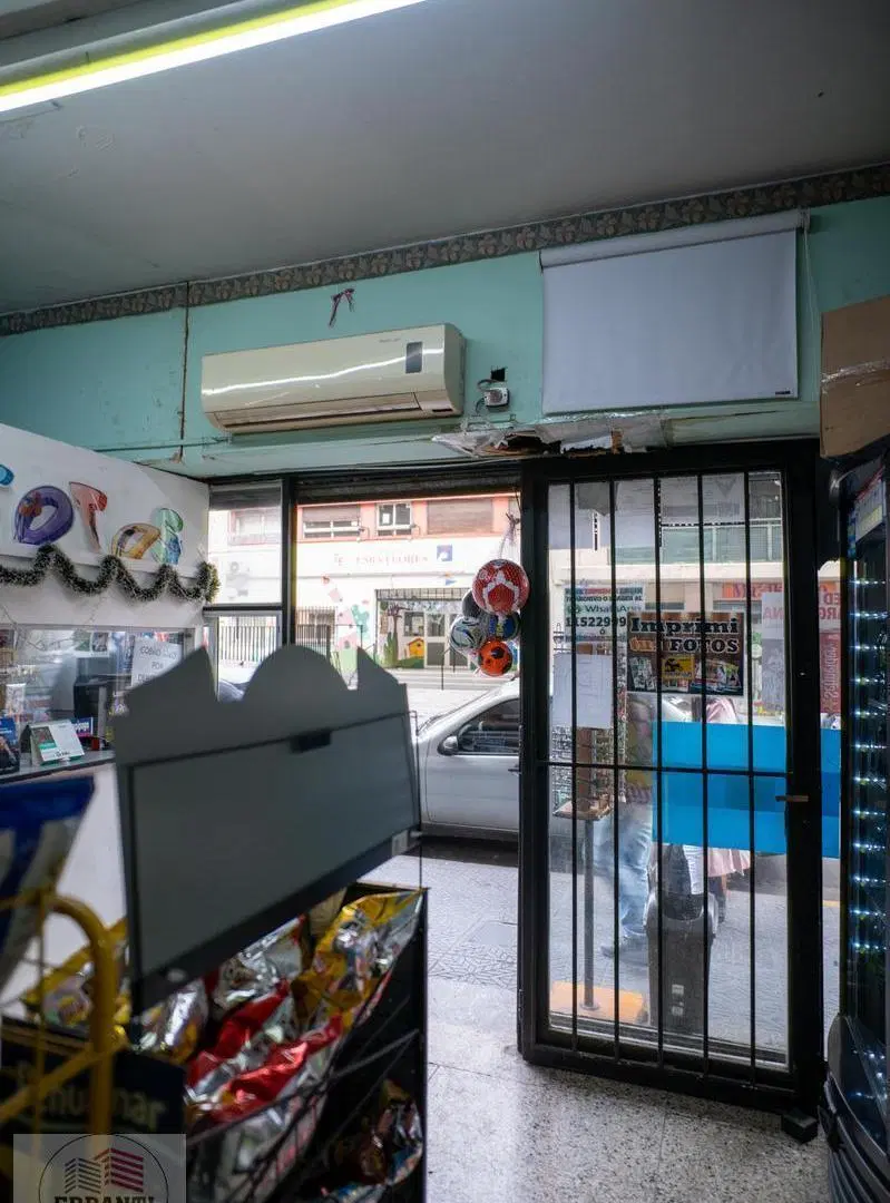 Venta Local en excelente ubicacion de Flores Centro 8