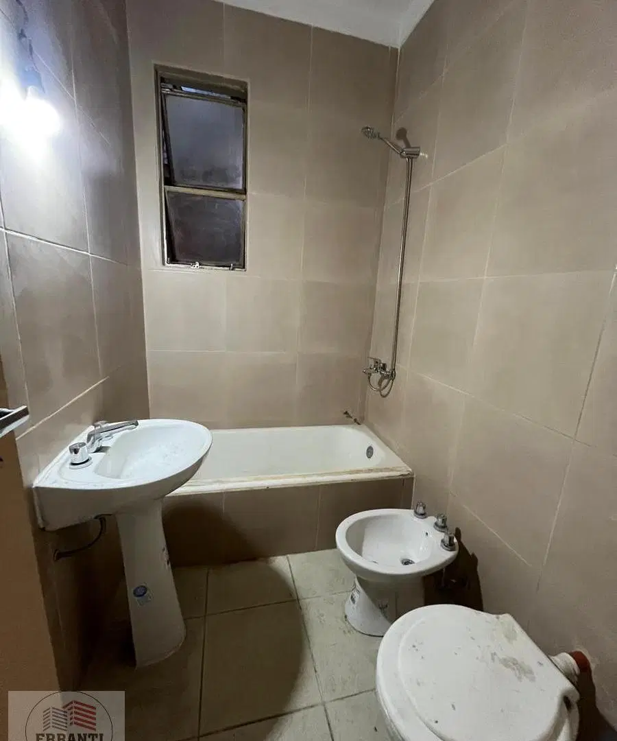 Venta 3 ambientes con dependencia y patio 2