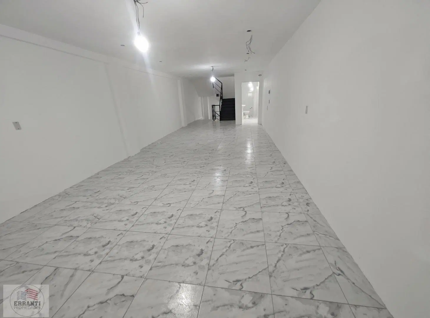 Alquiler local de 350m2 en Flores Textil 1