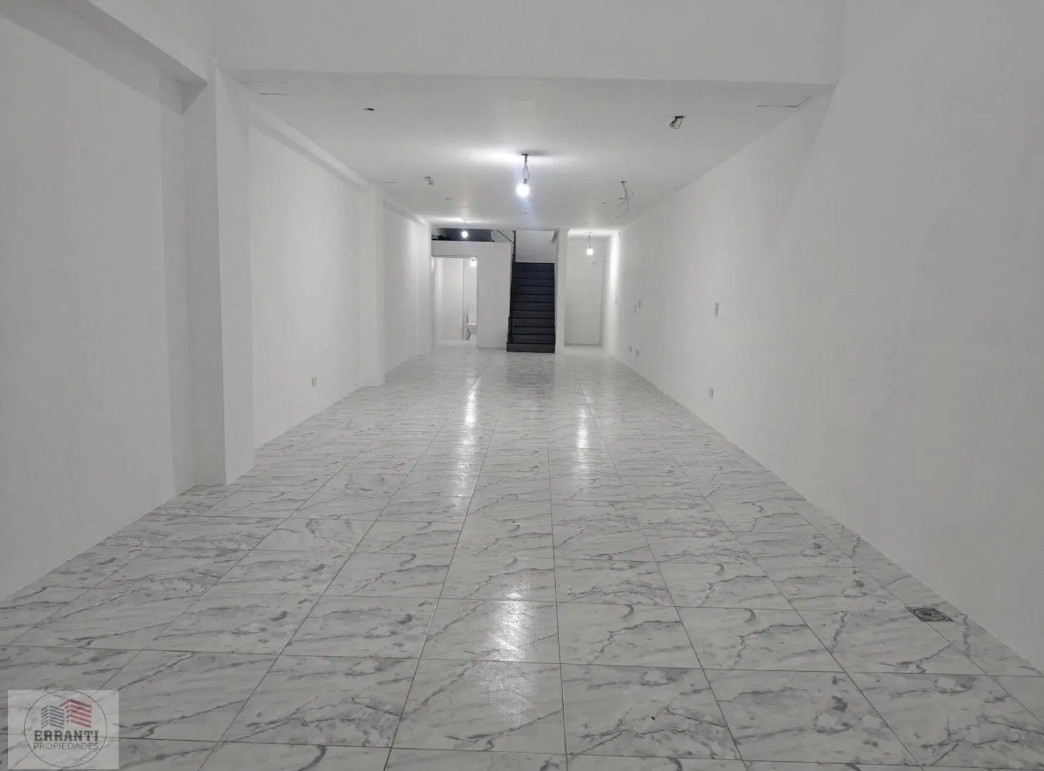 Alquiler local de 350m2 en Flores Textil 2