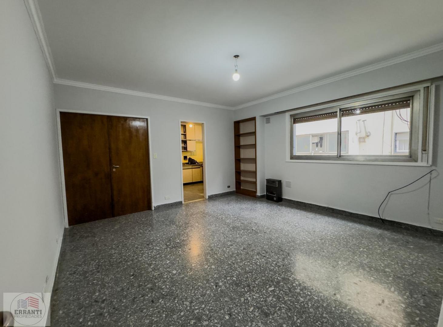 Foto de venta 4 ambeintes con dependencia en Flores, imagen 3