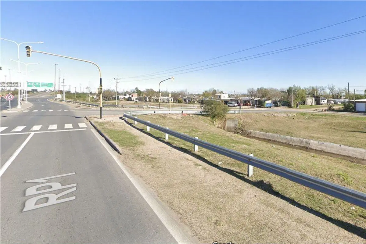 VENDE TERRENO 8 HAS. SOBRE RUTA 1 - Km 0,5 3