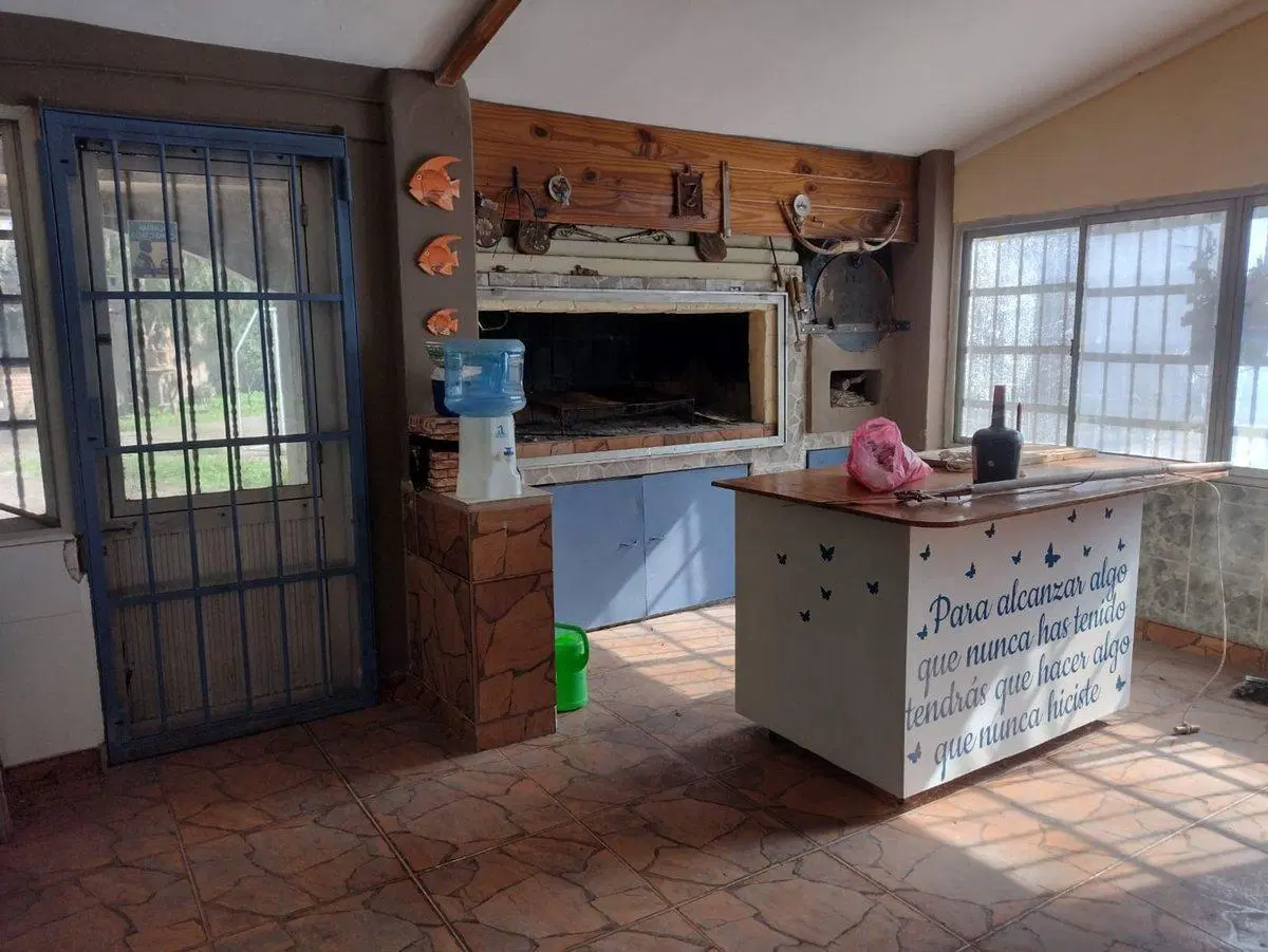 CASA QUINTA CON CANCHA DE TENIS EN SAUCE 2