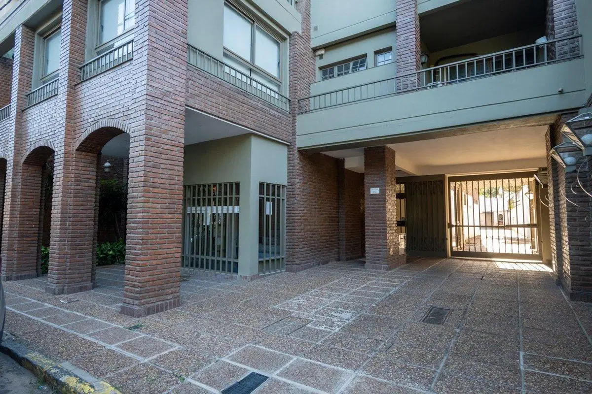 Semipiso clásico en barrio Sur de 130 m2 y cochera 5