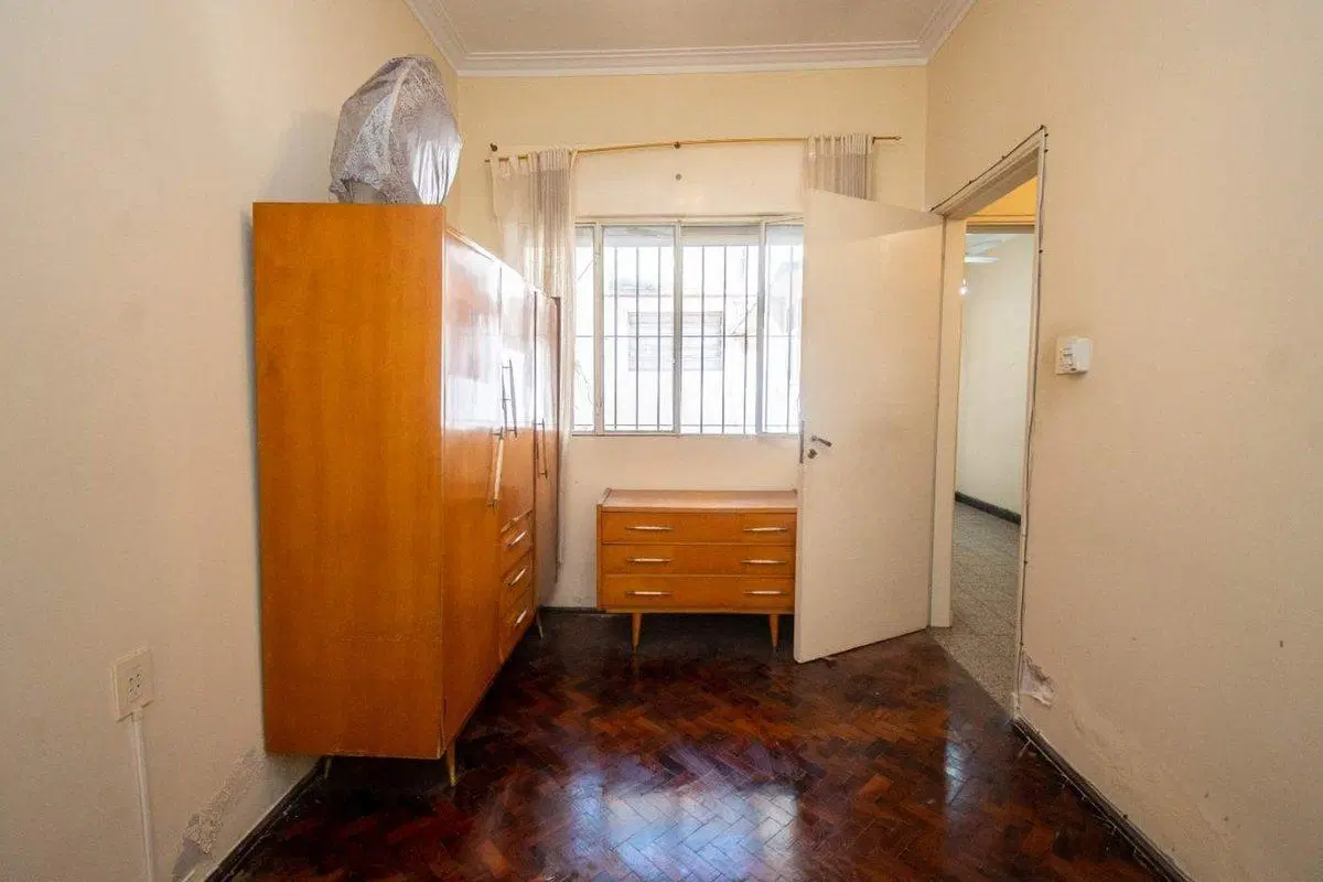 VENTA INTERNO DOS DORM C PATIO SOBRE AV PROX A BV 5