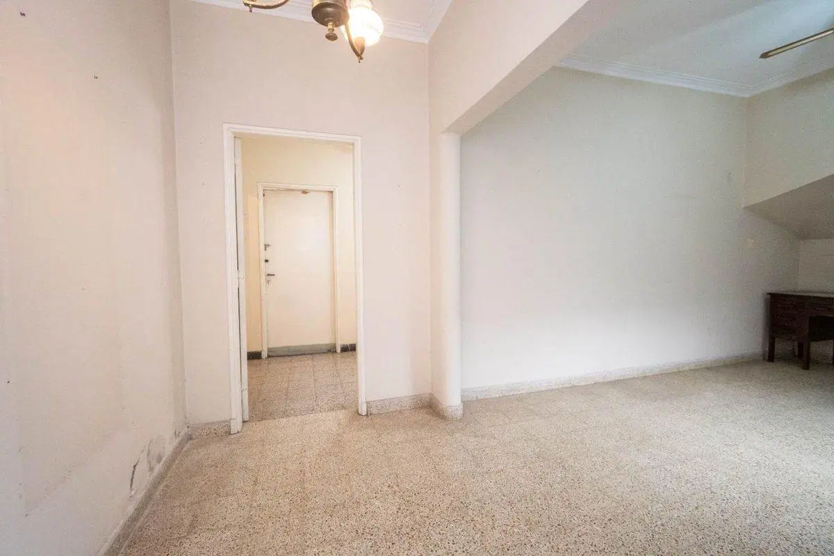 VENTA INTERNO DOS DORM C PATIO SOBRE AV PROX A BV 4