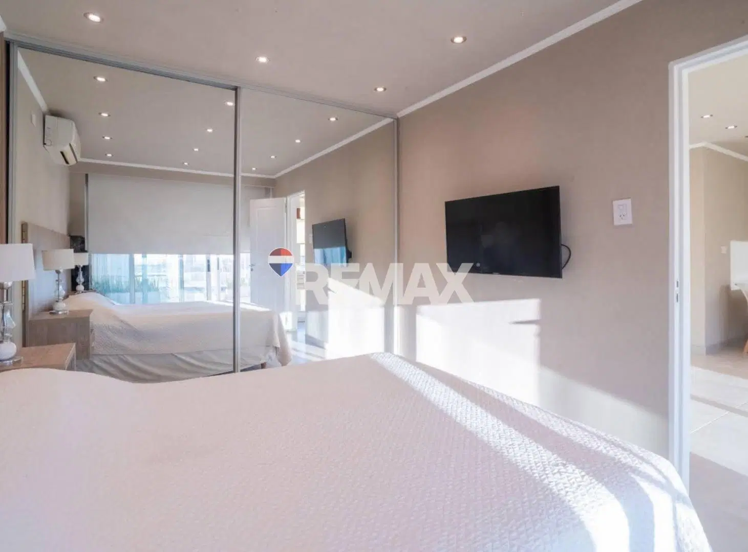 DPTO.  EXCLUSIVO! TERRAZA, JACUZZI C/VISTA AL RÍO 4