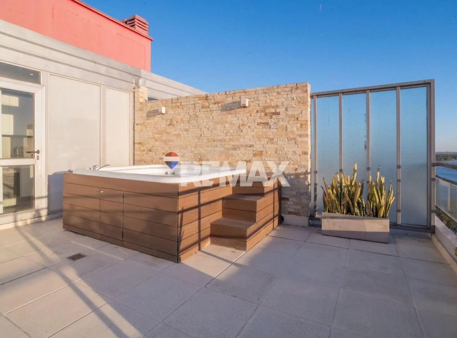 DPTO.  EXCLUSIVO! TERRAZA, JACUZZI C/VISTA AL RÍO 5