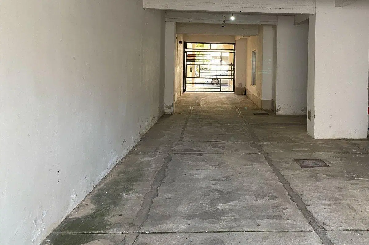 VENTA COCHERA CUBIERTA PLANTA BAJA EDIF. LATINO 9 3