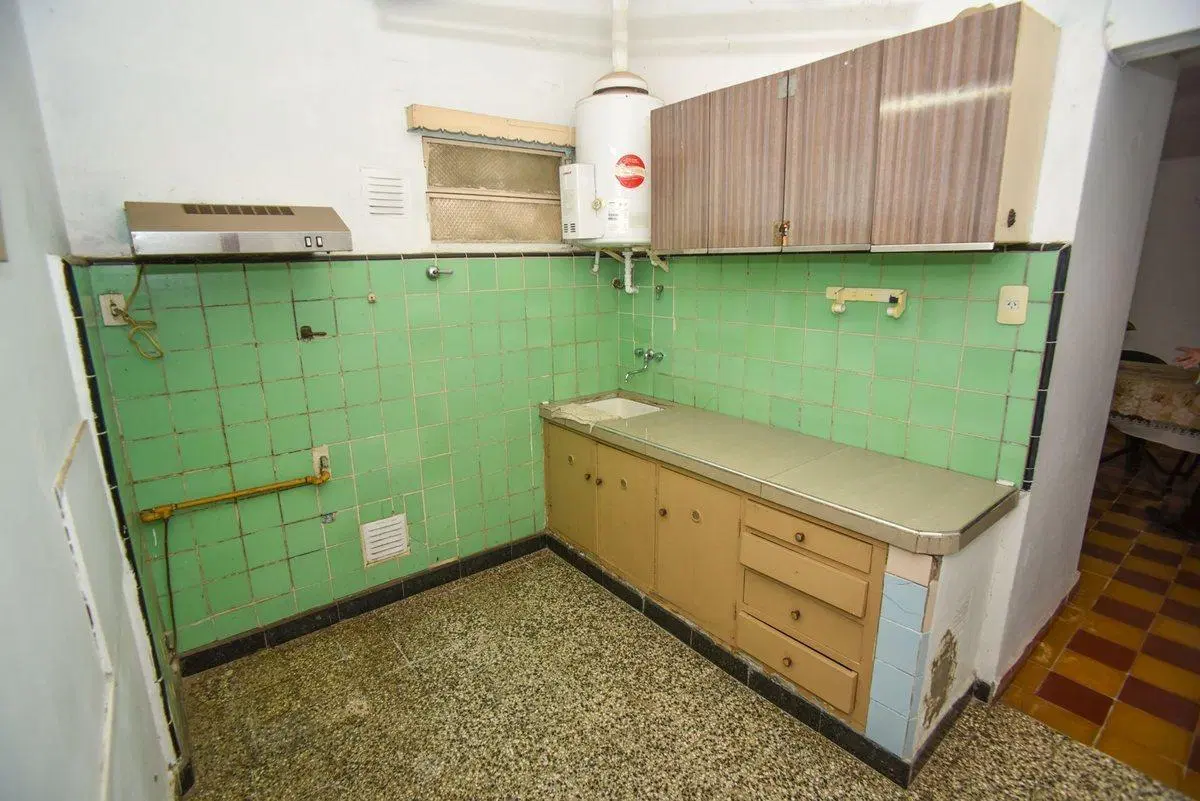 Casa al frente y Dpto. en z/ Comercial Blas Parera 3