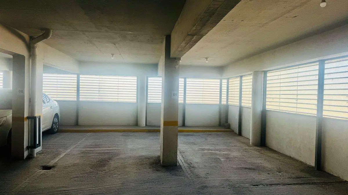 Cochera Centrica en Edificio CAM 83 2