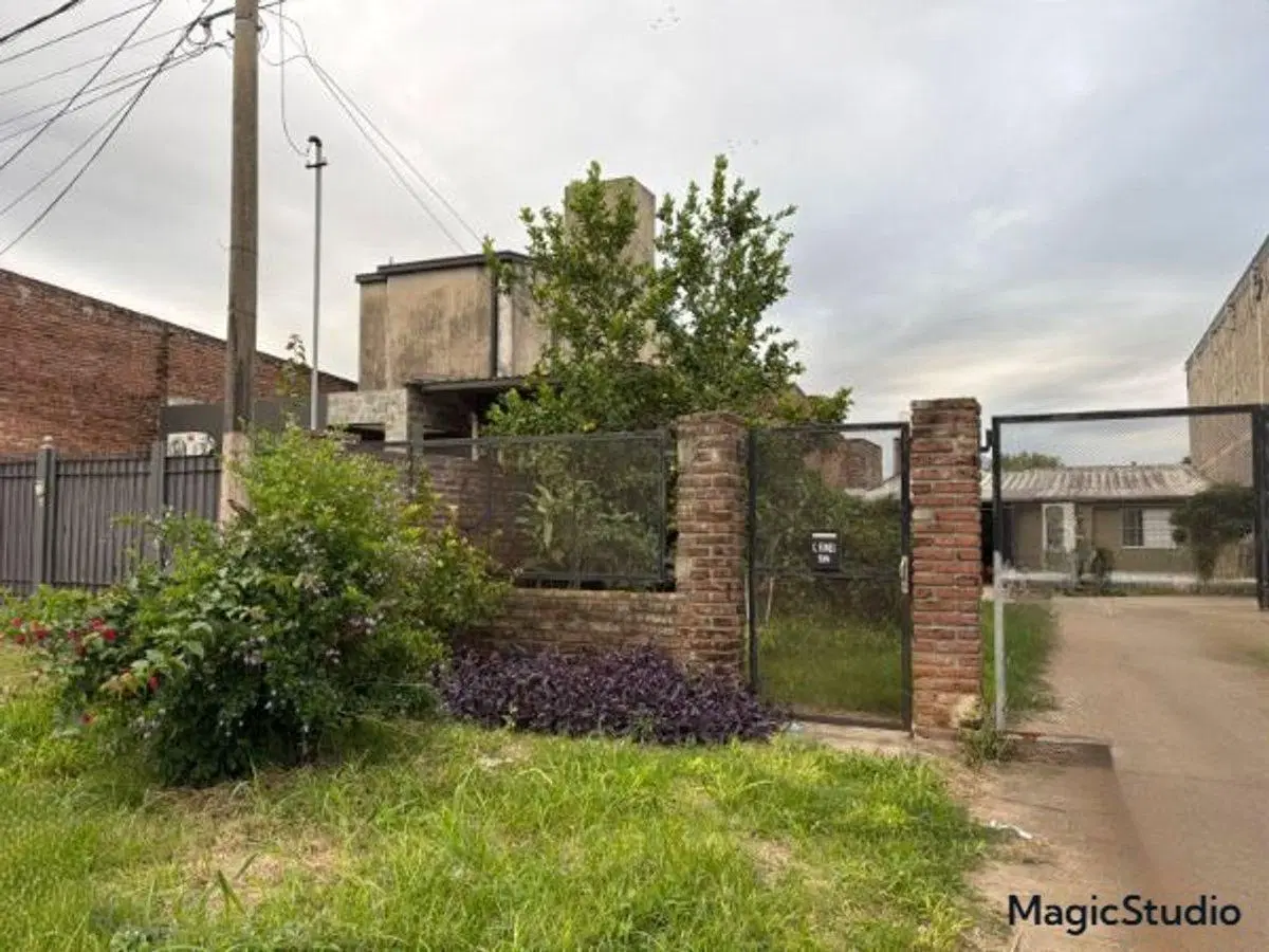 CASA SOBRE GRAN TERRENO Z/NORTE 4