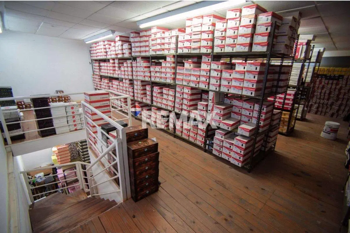 VENTA LOCAL COMERCIAL MODERNO Y CENTRICO 5
