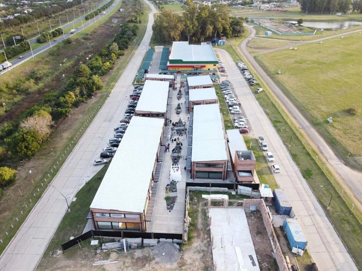 VENTA LOCAL COMERCIAL PASEO LAS ACACIAS 5
