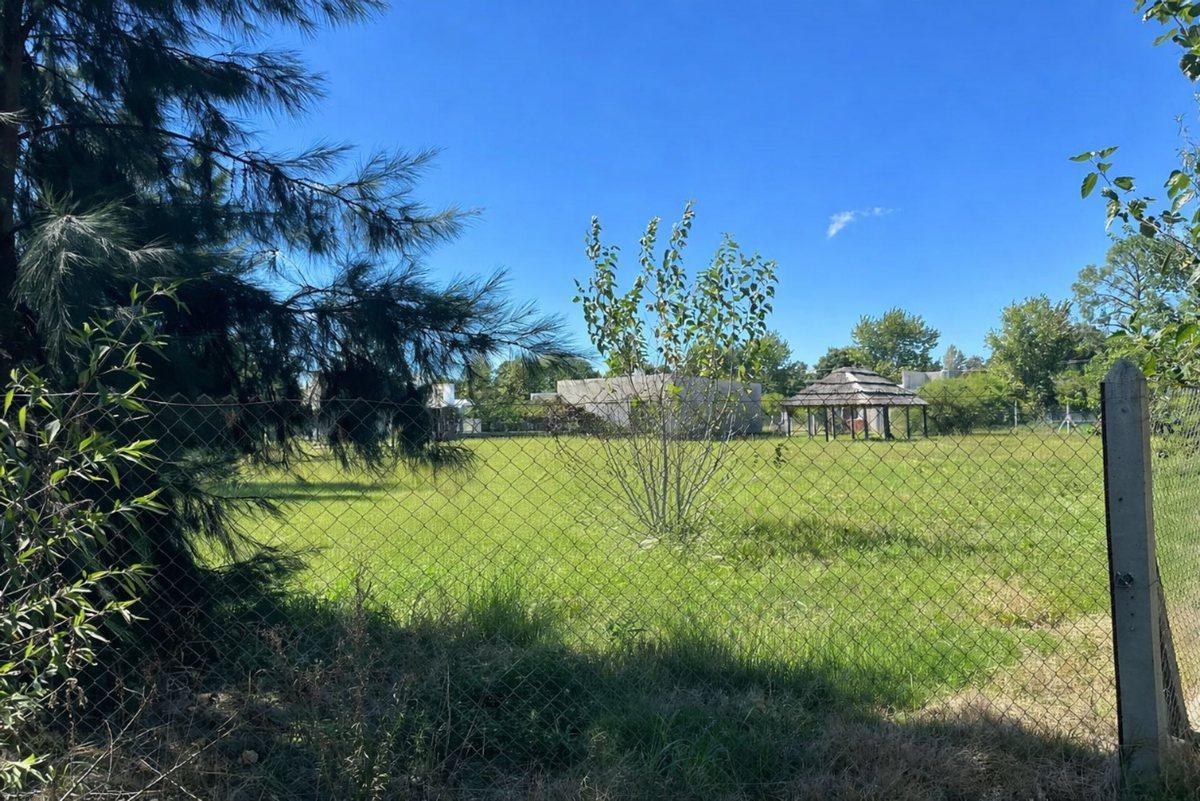 Terreno en venta Lagos del Leyes esquina 903 m2