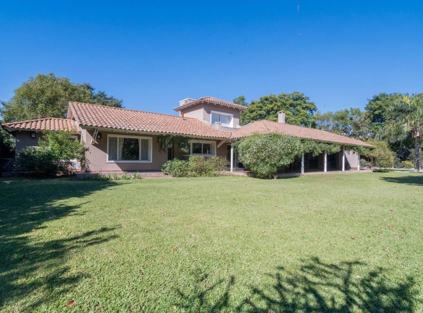 Residencia de Categoría en Country El Paso!