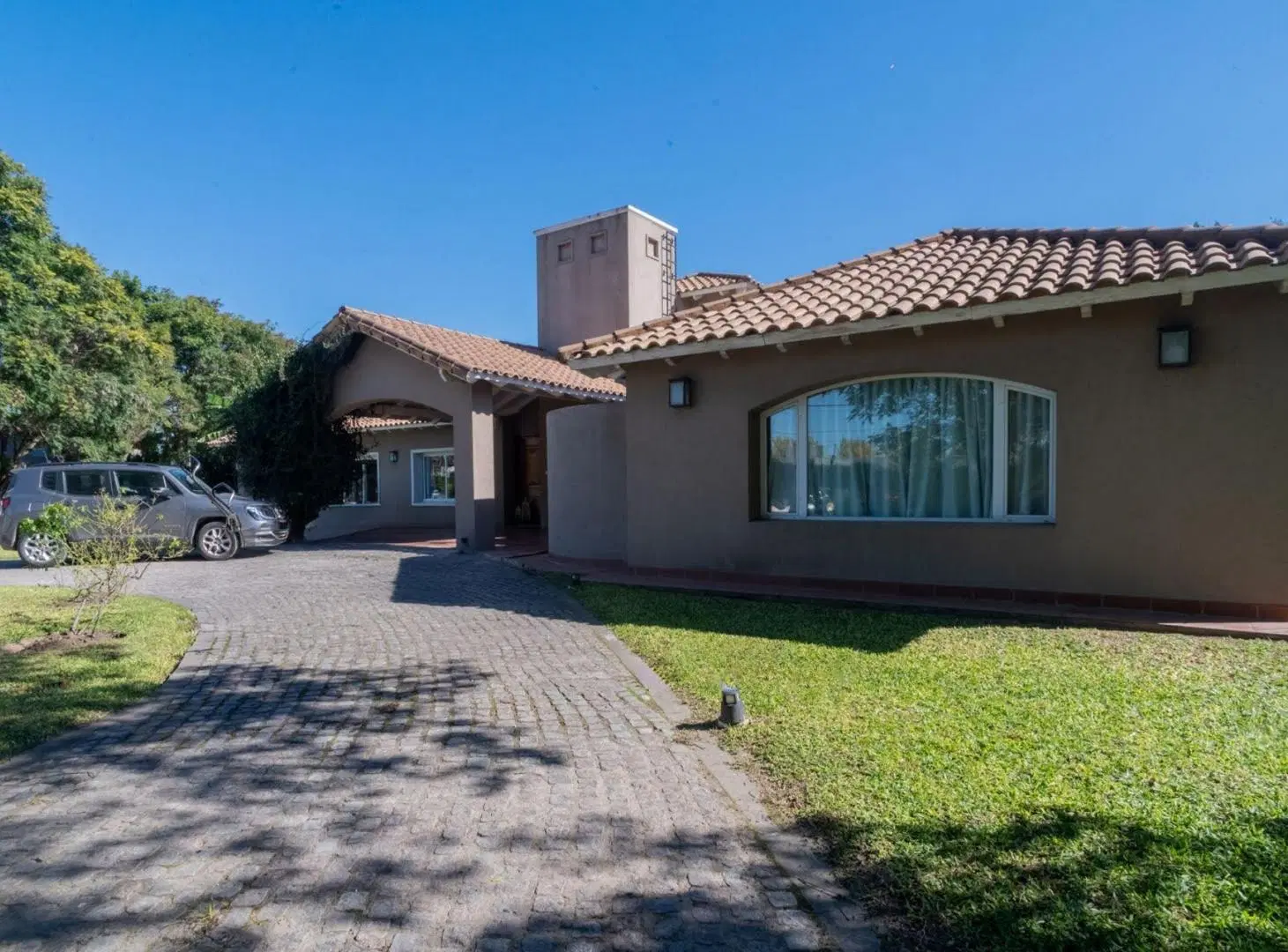 Residencia de Categoría en Country El Paso! 4