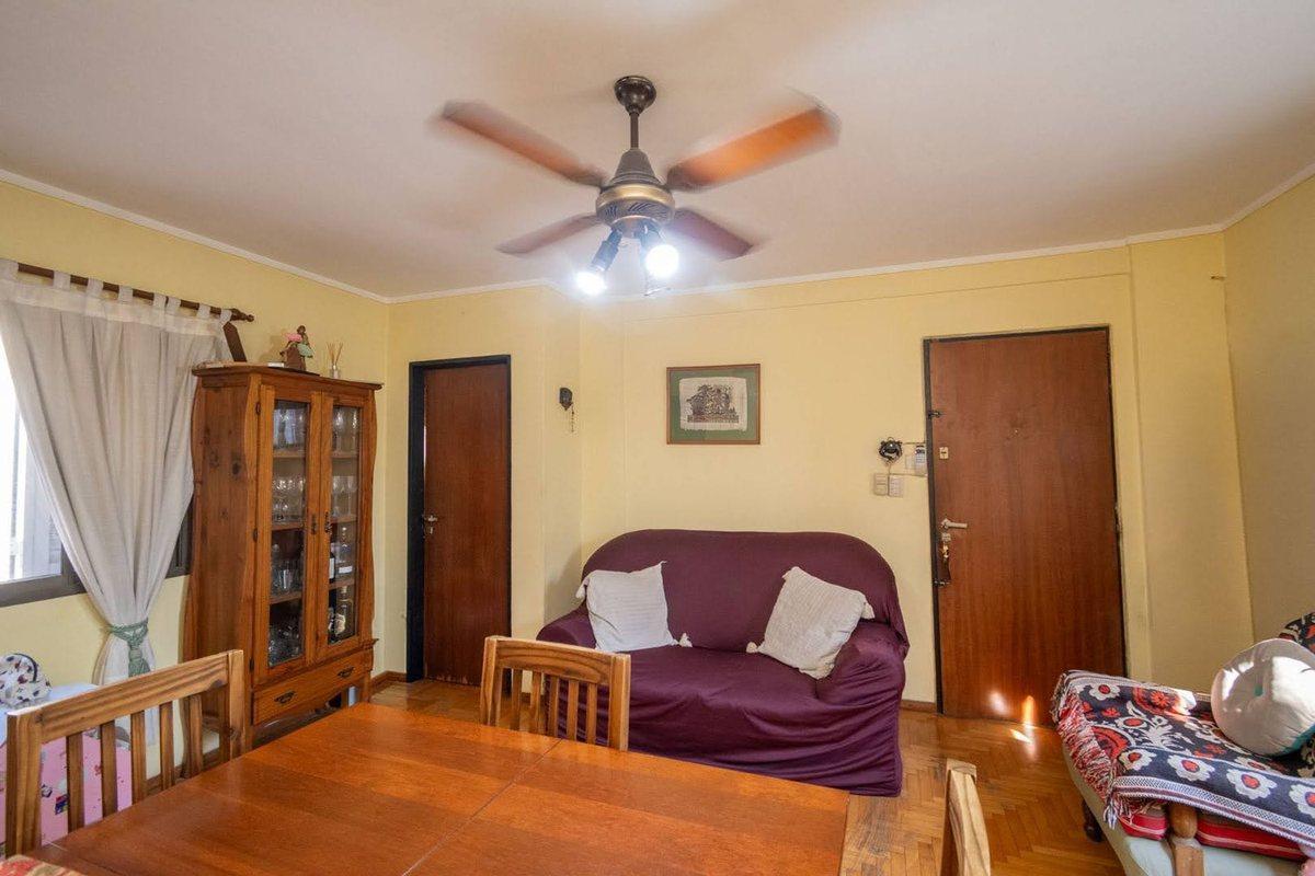 Departamento 2 Dorm. con Cochera entre Bulevares.