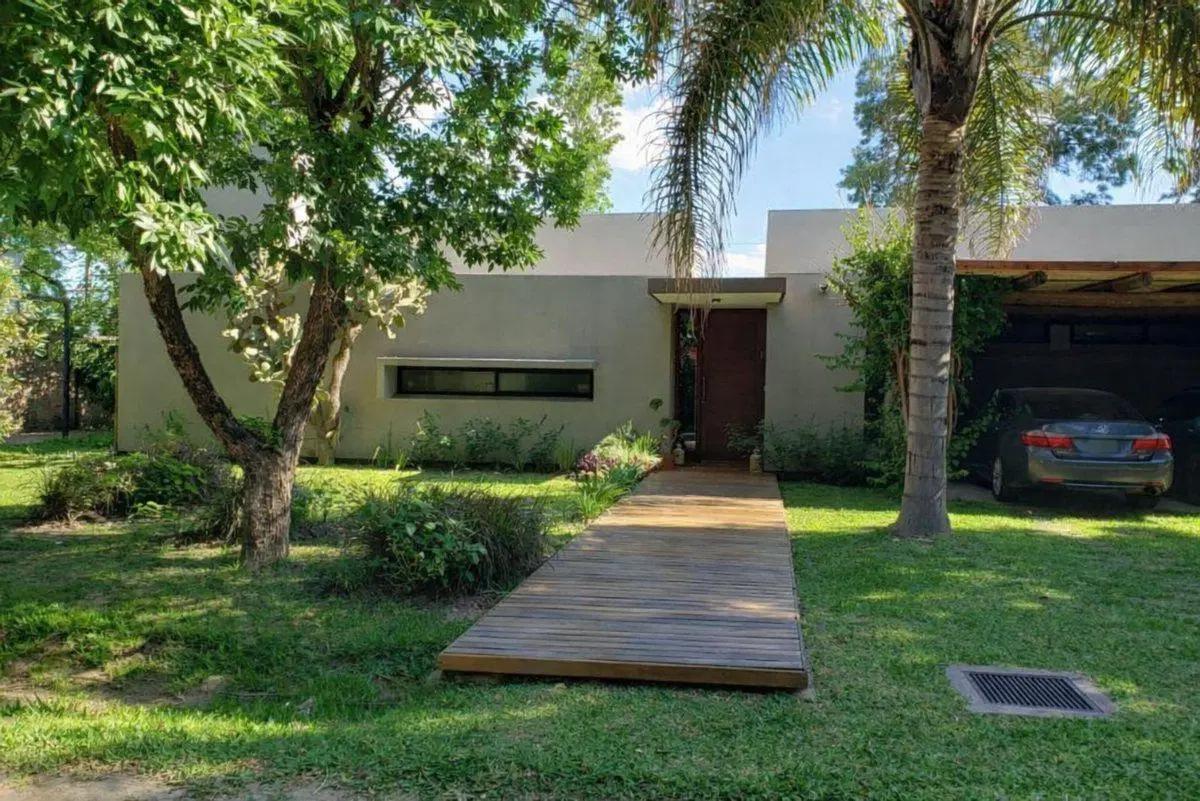 CASA MODERNA EN CLUB DE CAMPO EL PASO 5