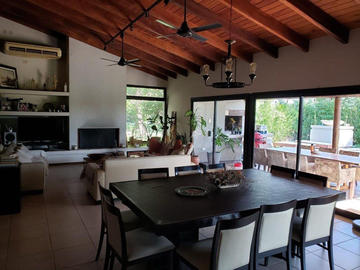 CASA MODERNA EN CLUB DE CAMPO EL PASO