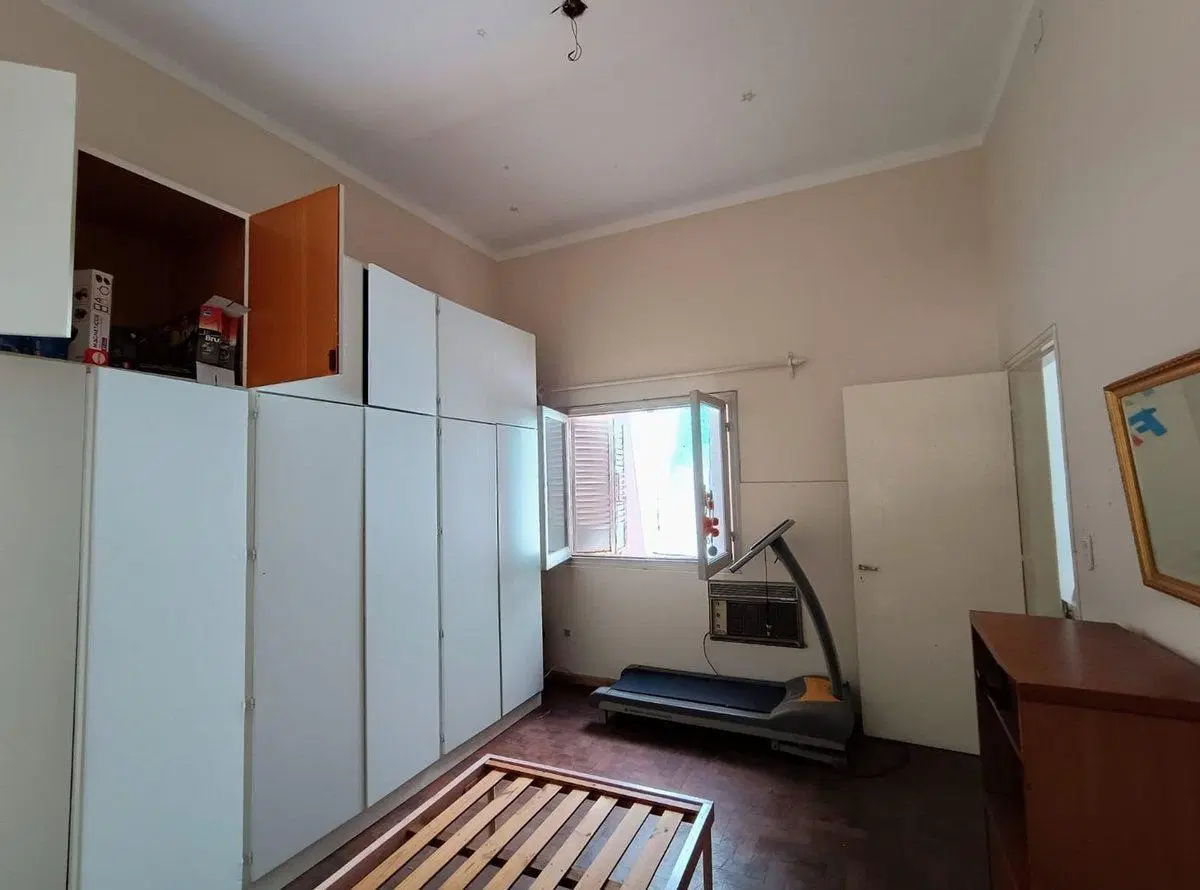 CASA AL FRENTE EN PH A LA VENTA S/URQUIZA 4