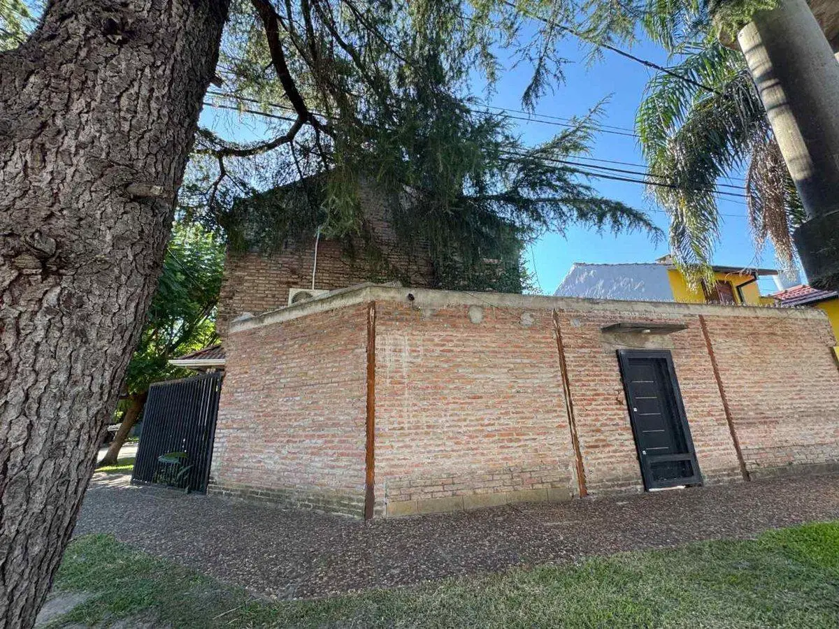 Casa en Barrio Gudalupe con patio y pileta 3