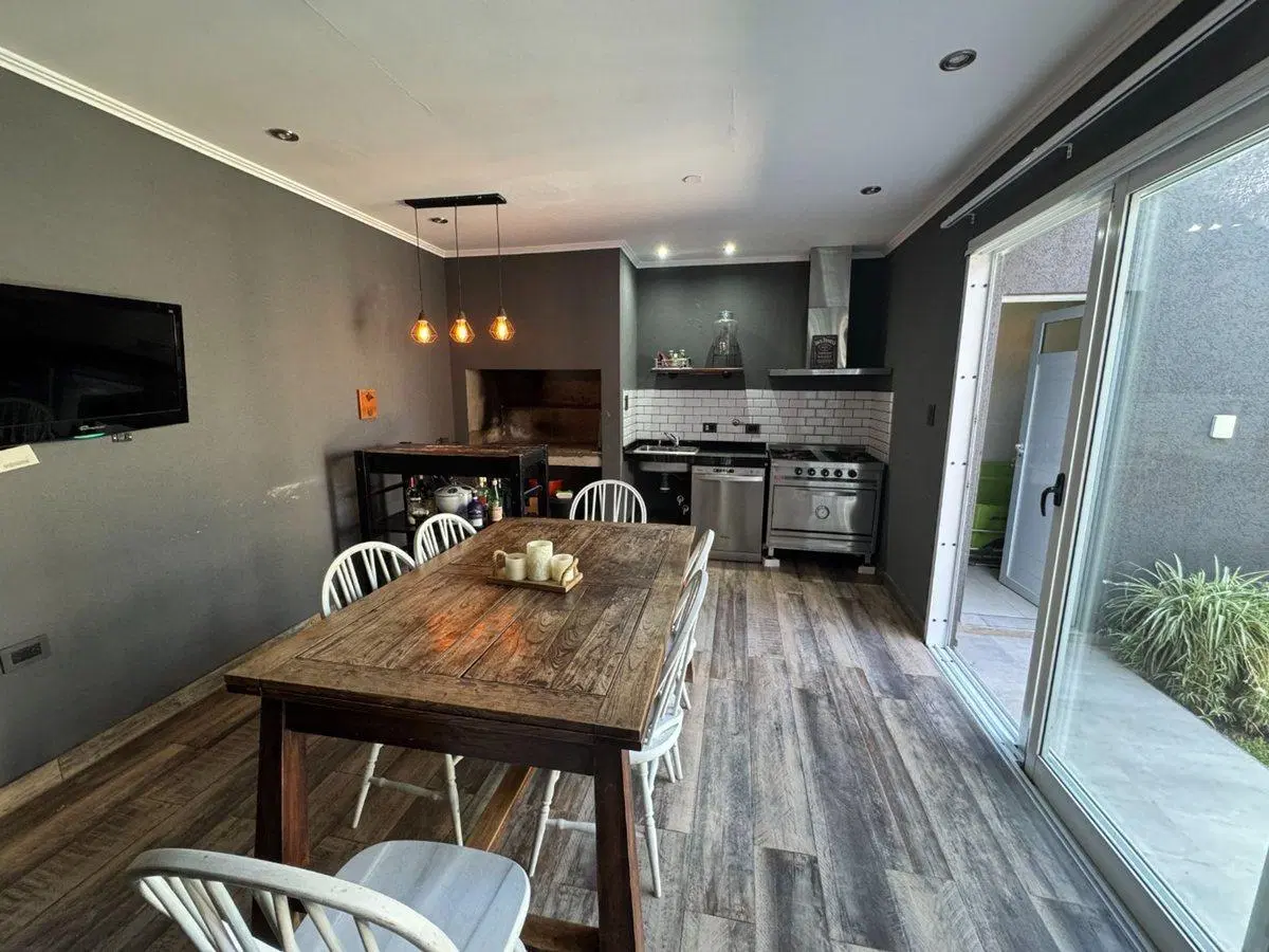 Casa en Barrio Gudalupe con patio y pileta 5