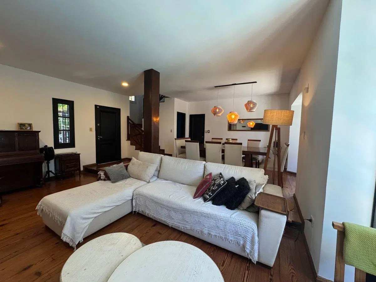 Casa en Barrio Gudalupe con patio y pileta 5