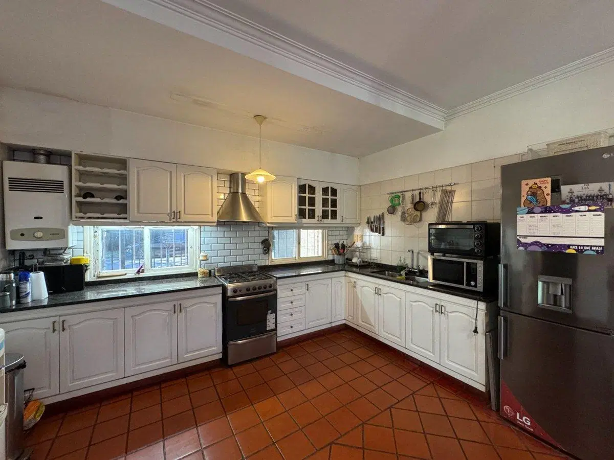 Casa en Barrio Gudalupe con patio y pileta 3