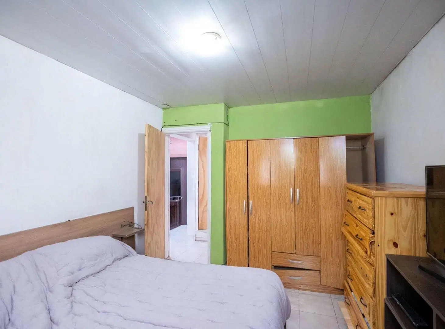 Casa 3 dorm , patio y cochera + Dpto 1 dorm PA 4