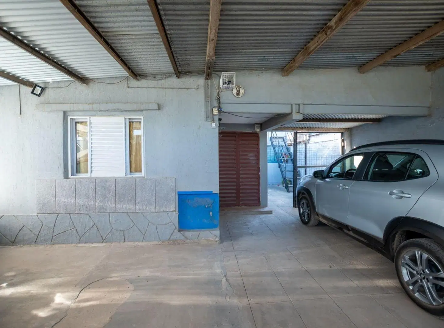 Casa 3 dorm , patio y cochera + Dpto 1 dorm PA 3