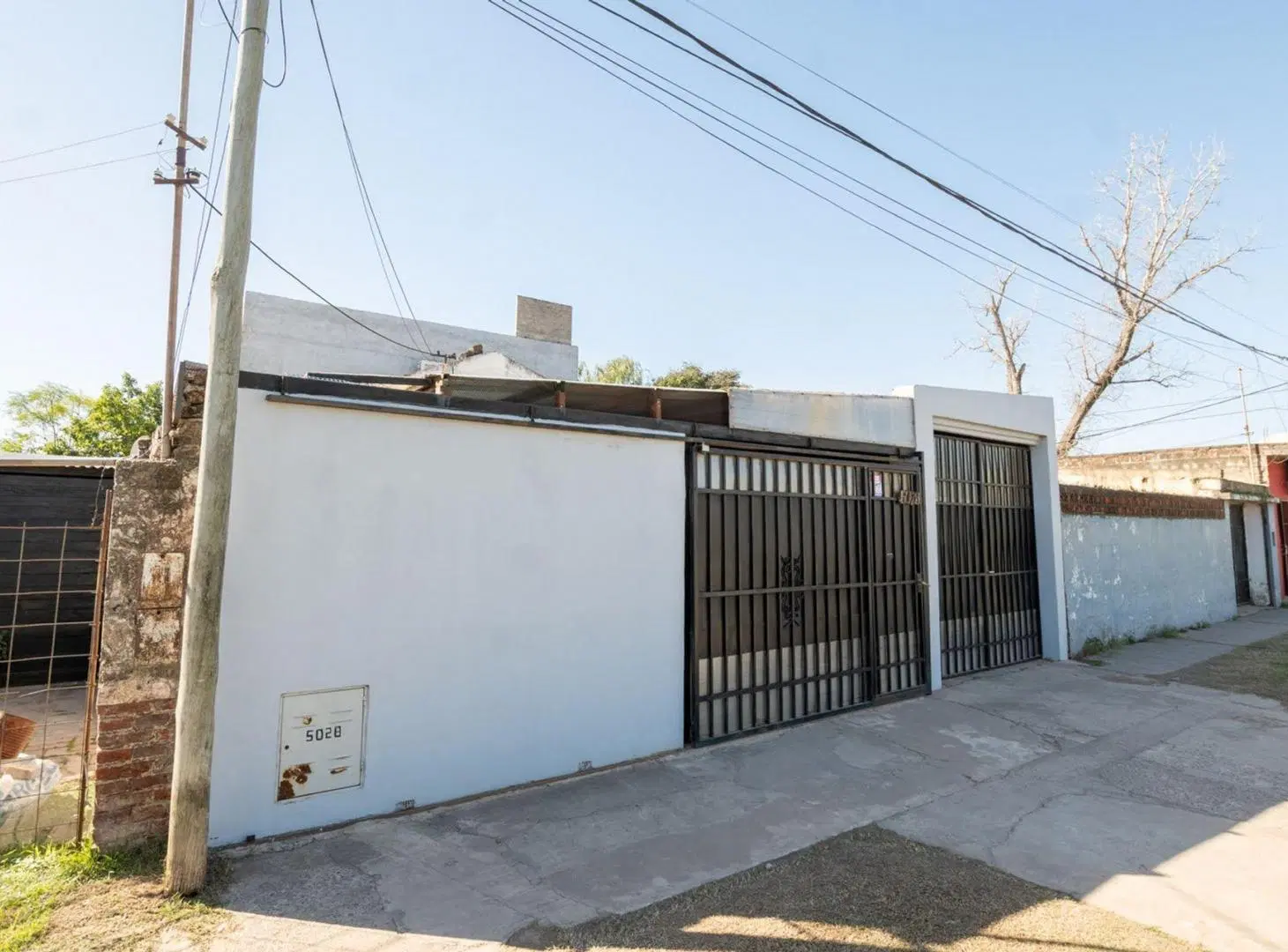 Casa 3 dorm , patio y cochera + Dpto 1 dorm PA 2