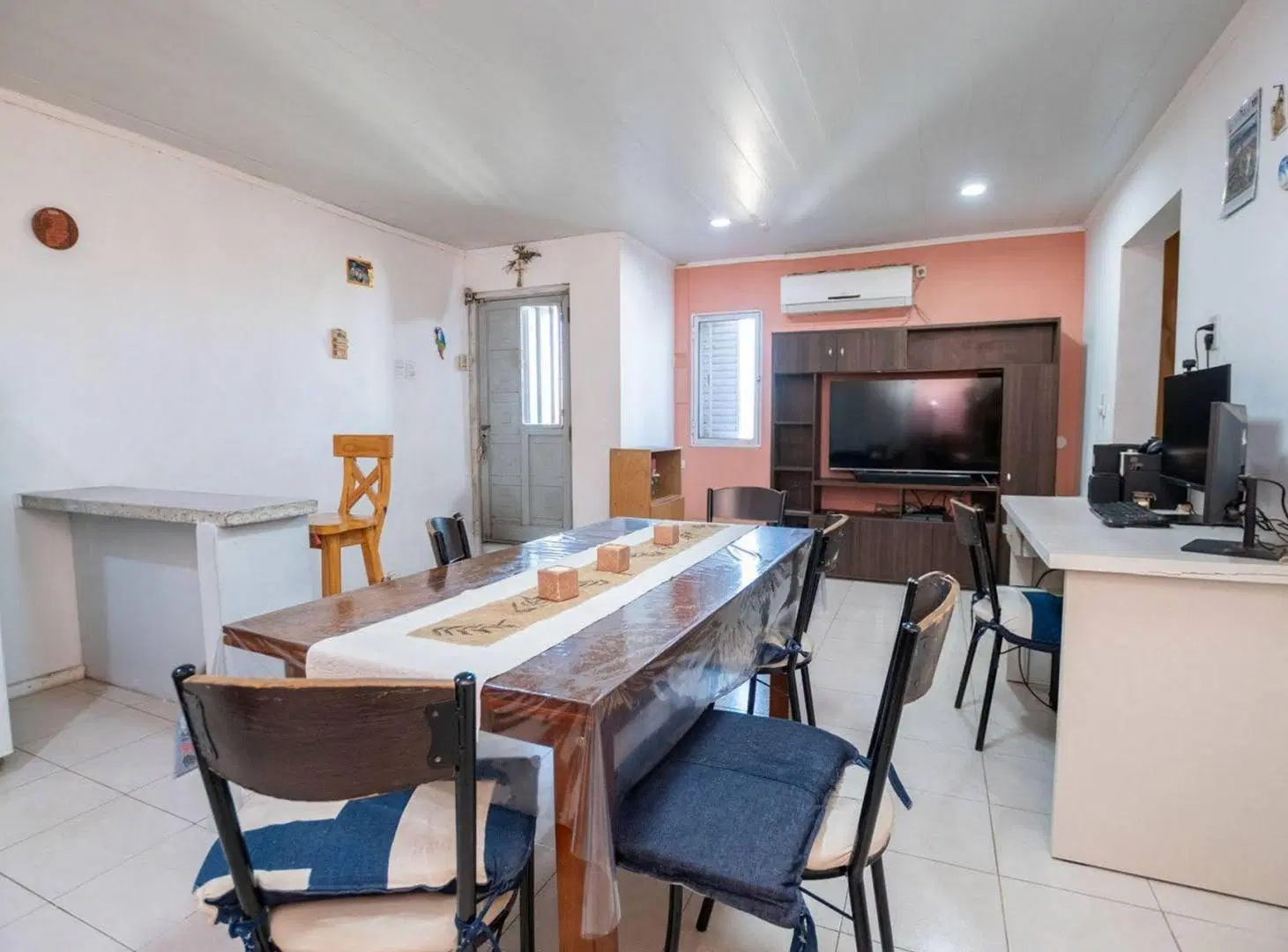 Casa 3 dorm , patio y cochera + Dpto 1 dorm PA 2