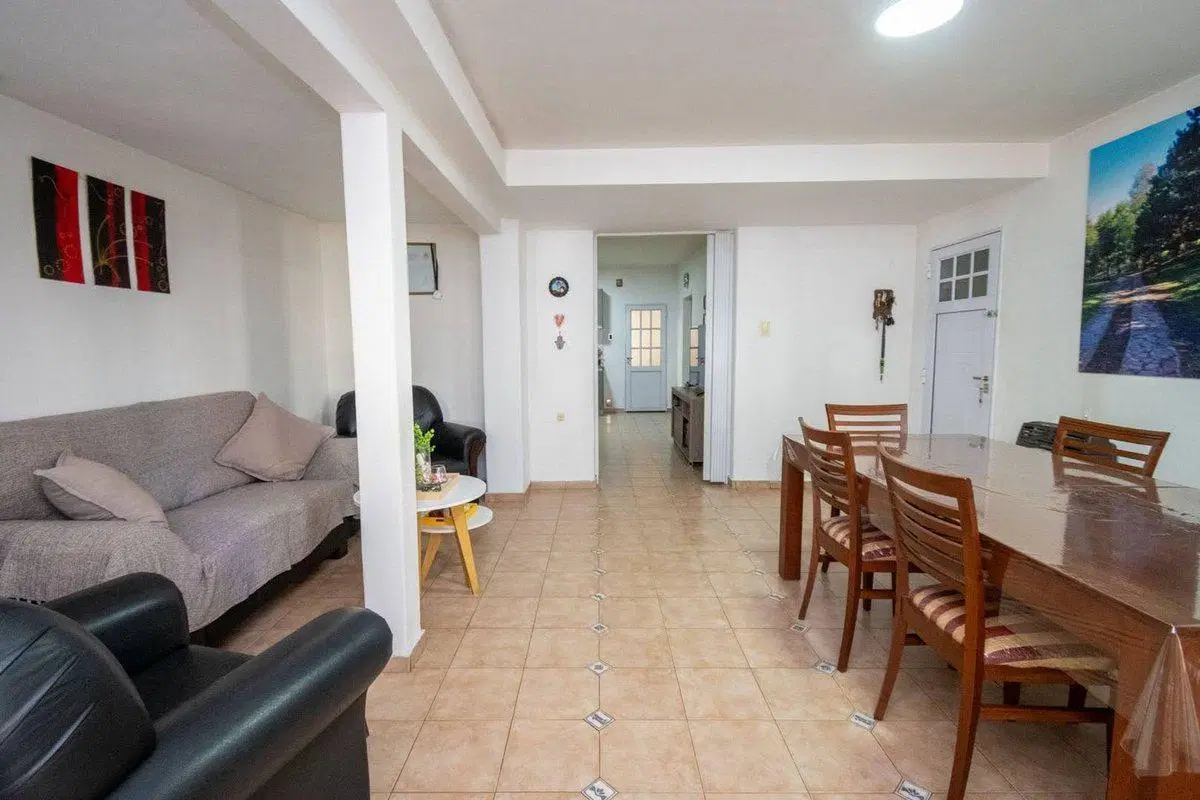 Venta Casa 2 Dormit., cochera en Sargento Cabral 2