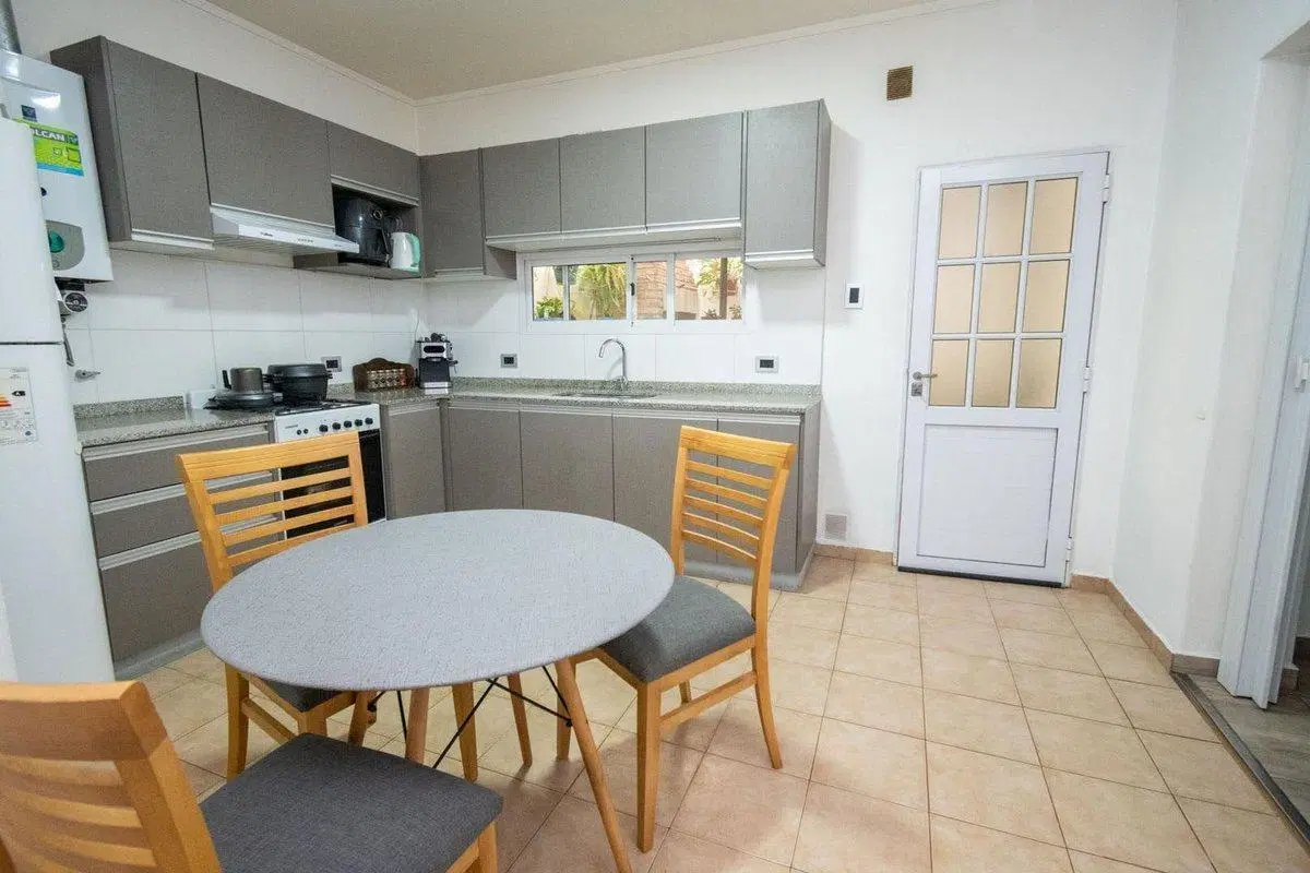 Venta Casa 2 Dormit., cochera en Sargento Cabral 3
