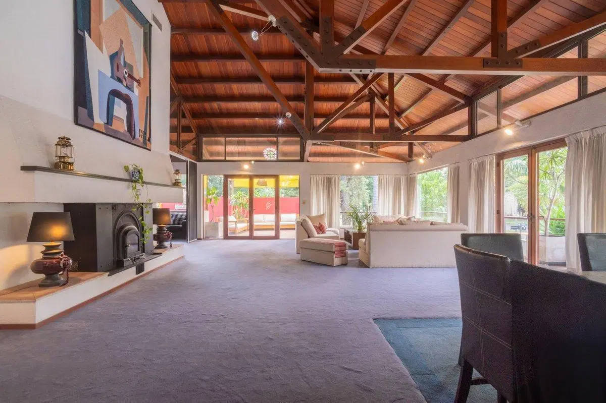 Casa única a la venta sobre la Costanera! 2