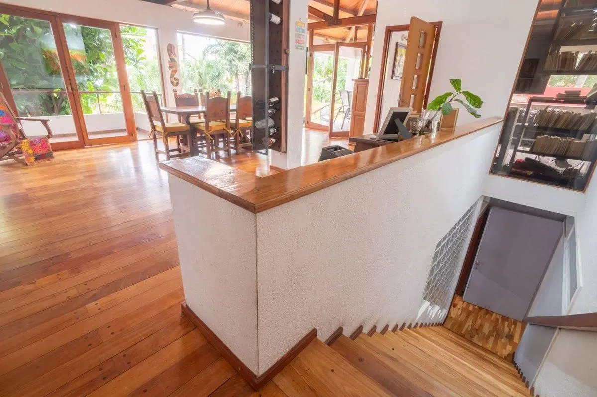 Casa única a la venta sobre la Costanera! 3