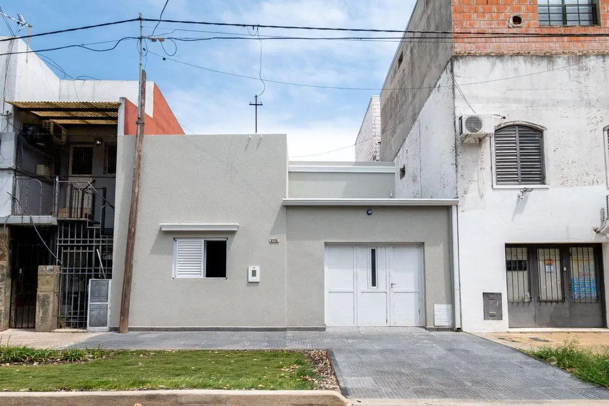 VENTA DE CASA  REFACCIONADA EN FOMENTO 9 DE JULIO 2